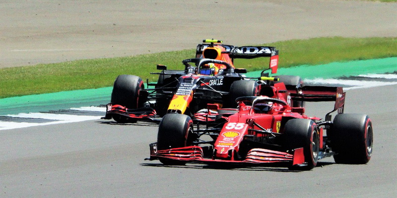 Du lenktynininkai rungtyniauja - F1 Formulė 1 tiesiogiai internete